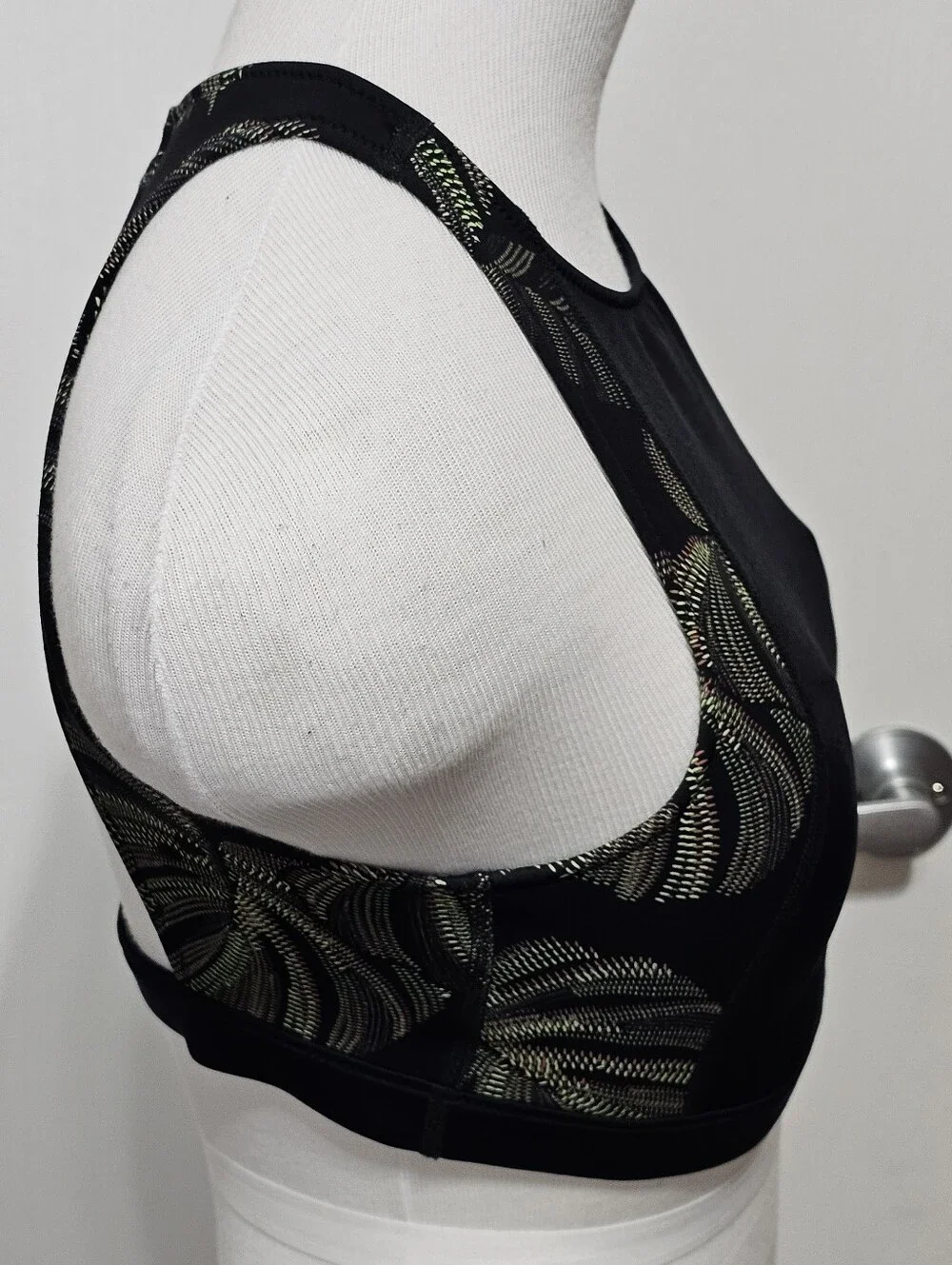 Roxy Pro Wave black crop bikini top Size M